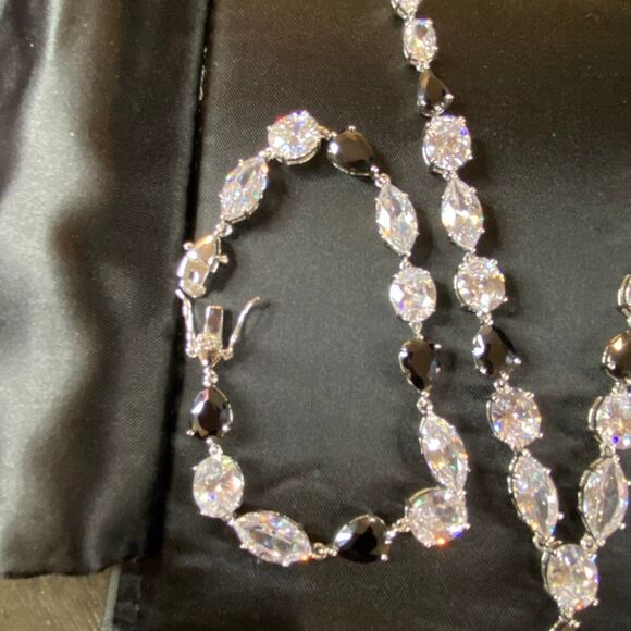 Formal Jewelry Park Lane Crystal & Black Stone Necklace Bracelet Earring Set - Picture 4 of 9